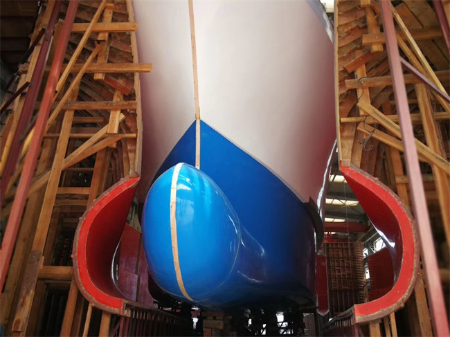 正在制作中的39米玻璃鋼大洋性超低溫金槍魚延繩釣漁船隆興號系列船舶（2017年）
